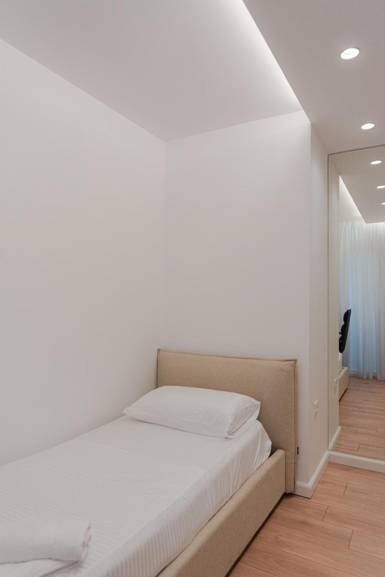 Belleview 8 Apartment